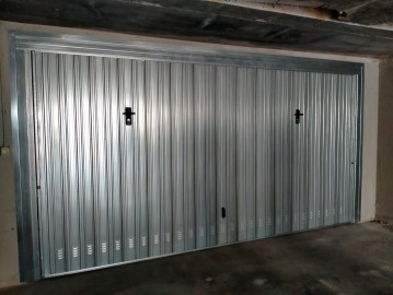 CASE STUDY Sostituzione Basculante in 10 giorni: Sicurezza e Funzionalità ripristinate dopo urto auto.