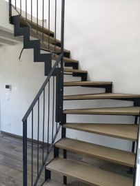 Scala Fissa Interna con Scalini in Faggio – Intervento di Realizzazione e Installazione