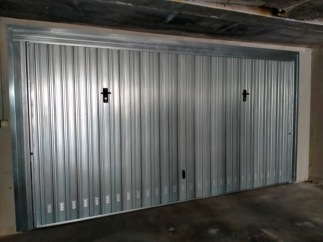 CASE STUDY Sostituzione Basculante in 10 giorni: Sicurezza e Funzionalità ripristinate dopo urto auto.